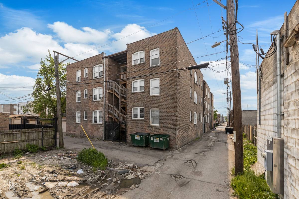 Apartment for rent at 1145-49 N Leclaire Ave, Chicago, IL 60651