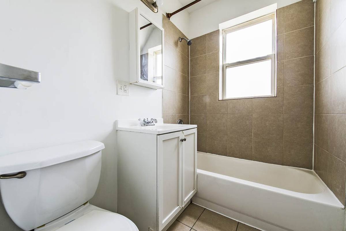 Apartment for rent at 1145-49 N Leclaire Ave, Chicago, IL 60651