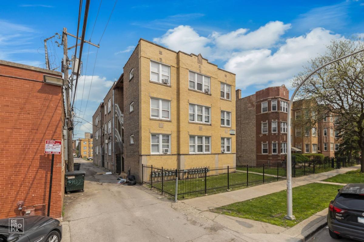 Apartment for rent at 1145-49 N Leclaire Ave, Chicago, IL 60651