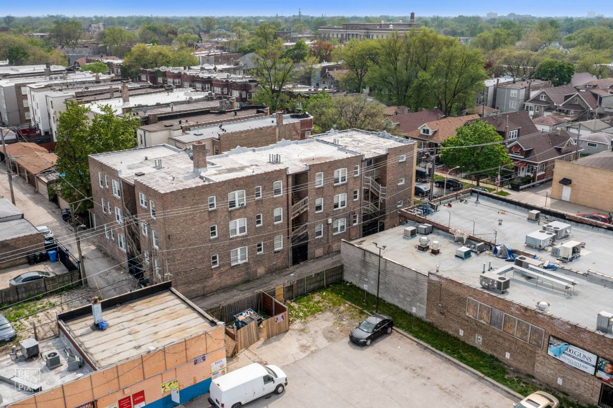Apartment for rent at 1145-49 N Leclaire Ave, Chicago, IL 60651