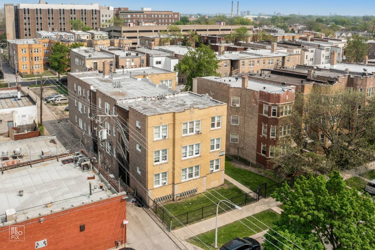 Apartment for rent at 1145-49 N Leclaire Ave, Chicago, IL 60651