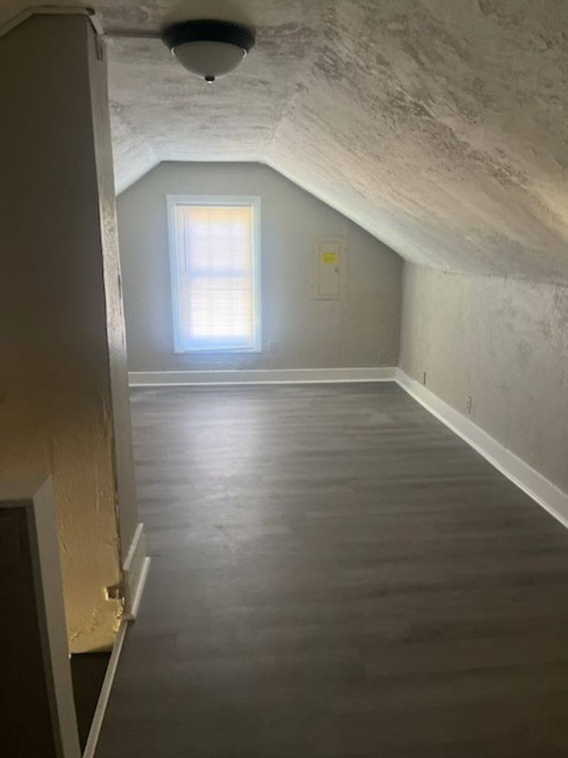 House for rent at 208 Linwood Rd, Lexington, KY 40504