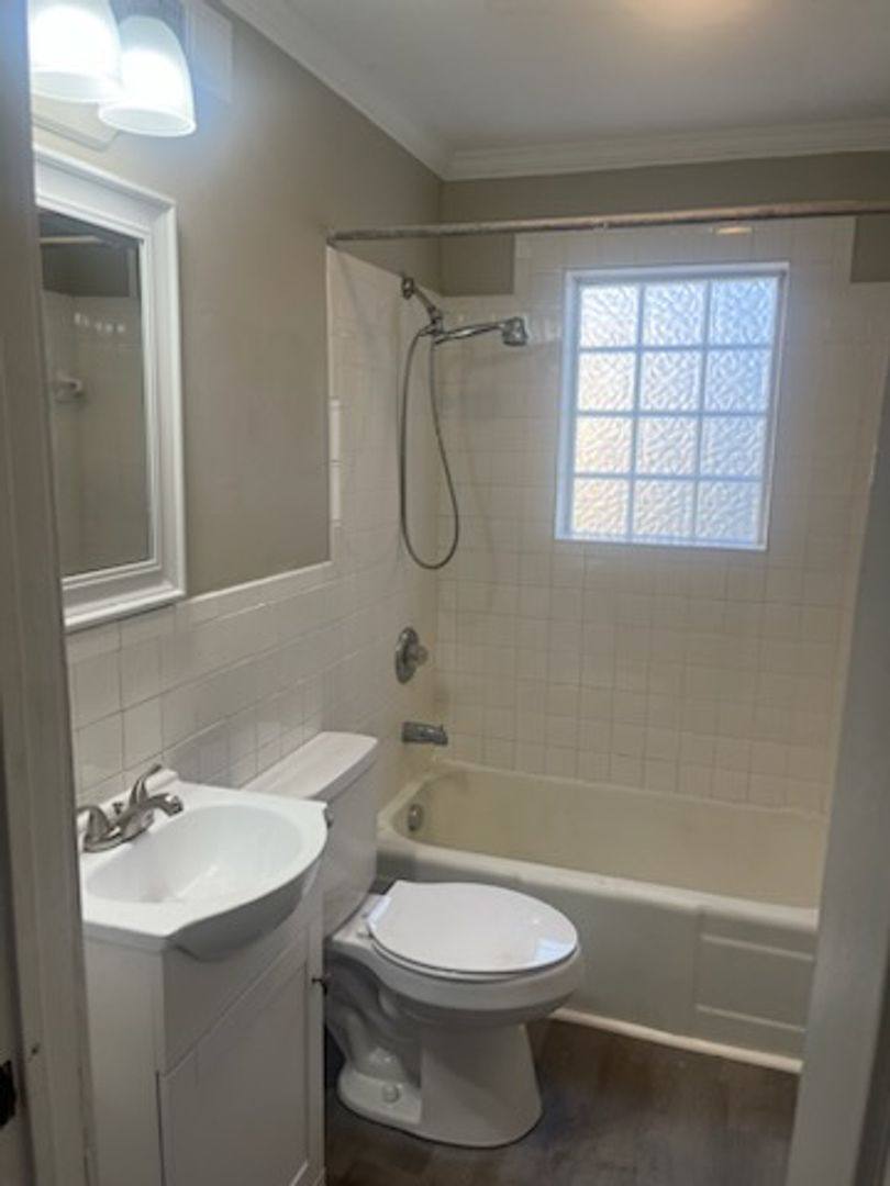 House for rent at 208 Linwood Rd, Lexington, KY 40504