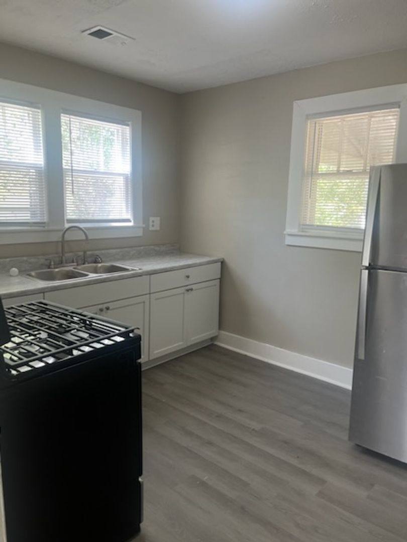House for rent at 208 Linwood Rd, Lexington, KY 40504