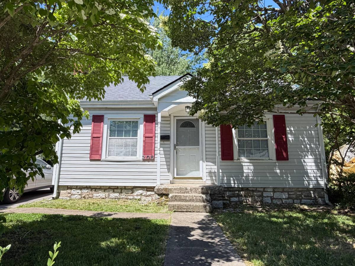 House for rent at 208 Linwood Rd, Lexington, KY 40504
