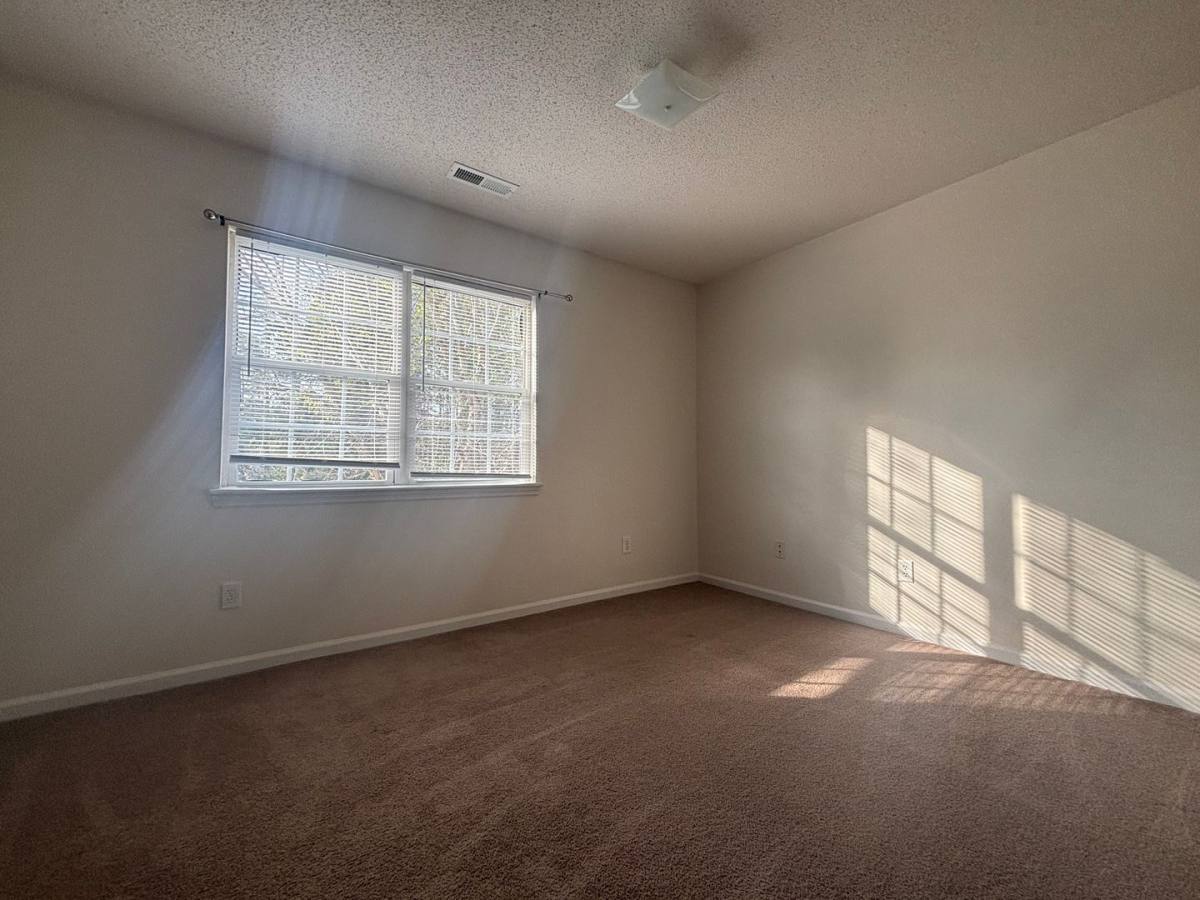 Townhouse for rent at 1111 Pueblo Dr, Jacksonville, NC 28546