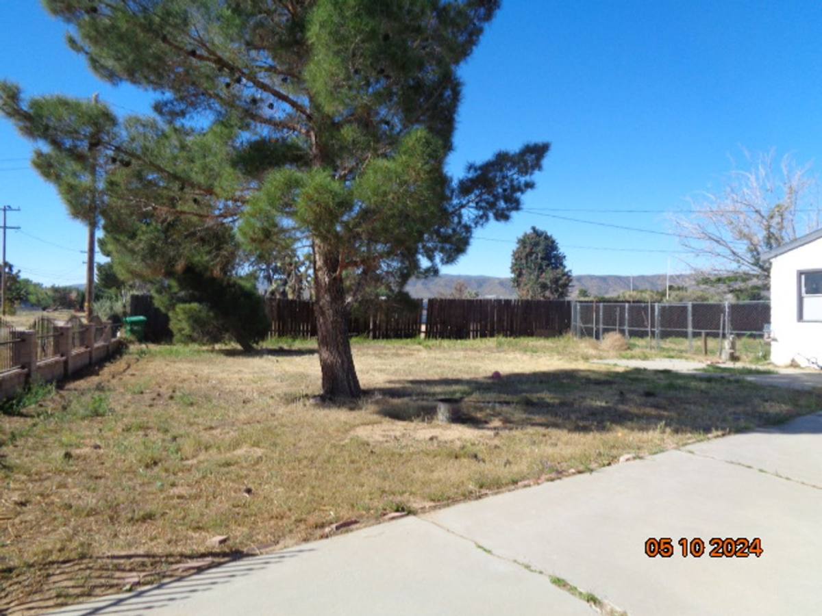 Apartment for rent at 43339 51st St W, Lancaster, CA 93536