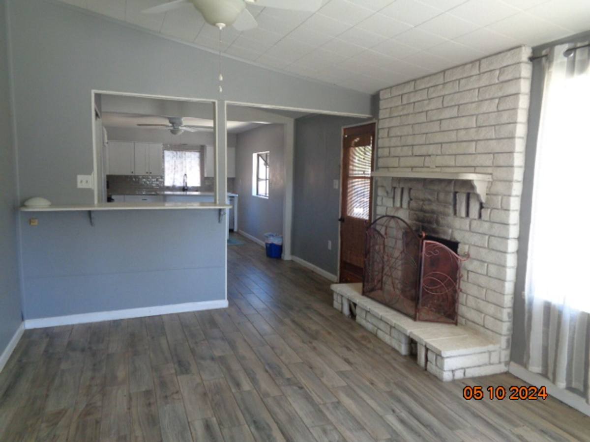 Apartment for rent at 43339 51st St W, Lancaster, CA 93536