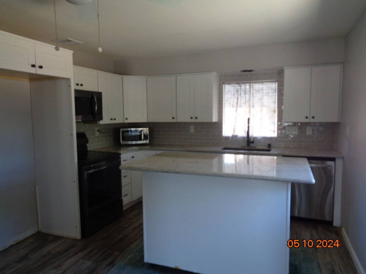 Apartment for rent at 43339 51st St W, Lancaster, CA 93536