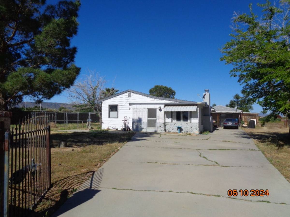 Apartment for rent at 43339 51st St W, Lancaster, CA 93536