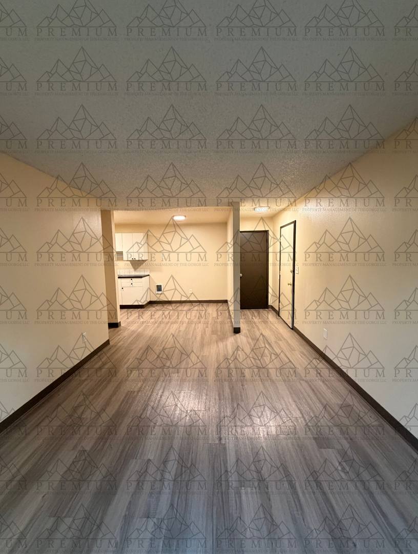 Apartment for rent at 1695 Oak St, Hood River, OR 97031