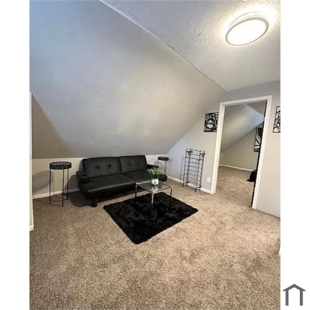House for rent at 216 E 33rd St, Lorain, OH 44055