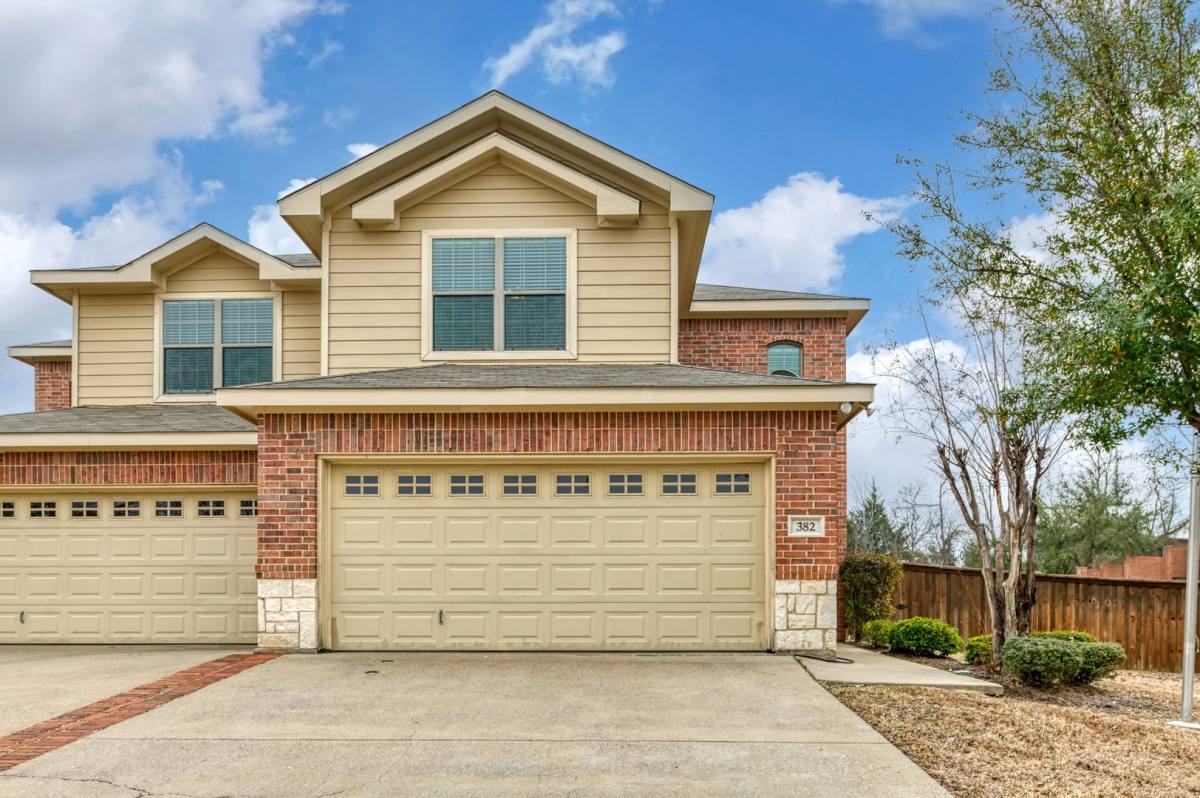 Townhouse for rent at 382 Armstrong Lane, Lavon, TX 75166