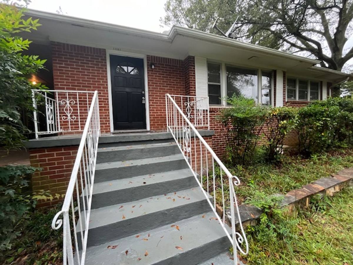 House for rent at 1381 Oakview Circle, Forest Park, GA 30297