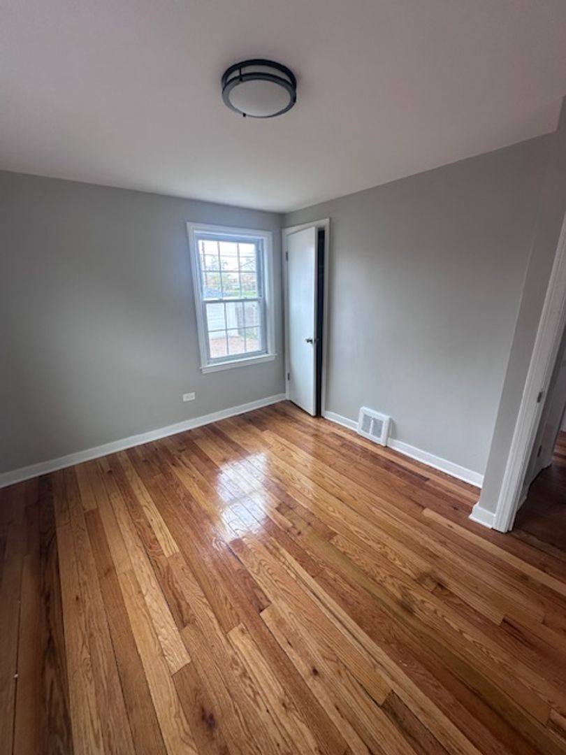 House for rent at 5120 W 64th St, Chicago, IL 60638