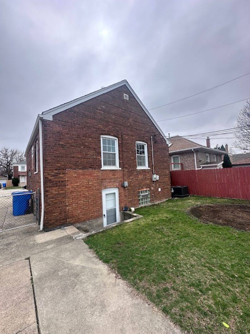House for rent at 5120 W 64th St, Chicago, IL 60638