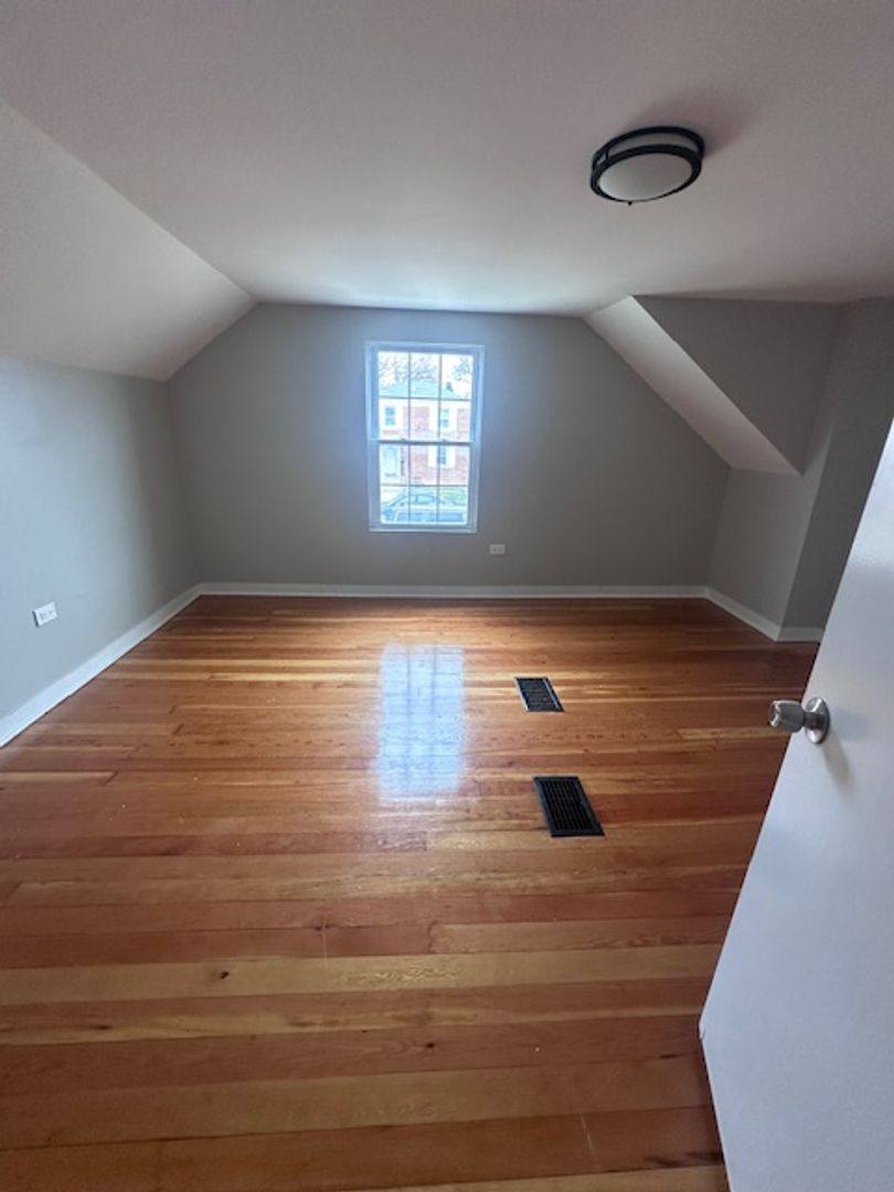 House for rent at 5120 W 64th St, Chicago, IL 60638