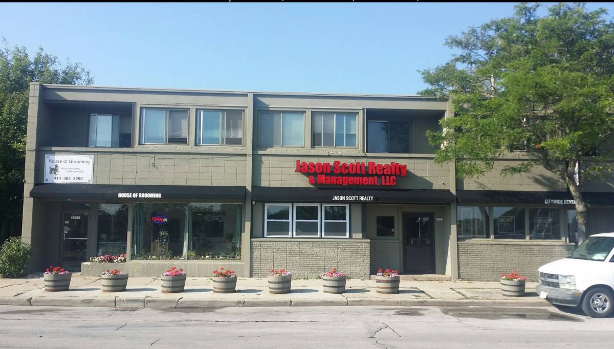 Apartment for rent at 9913 W Lisbon Ave, Milwaukee, WI 53222