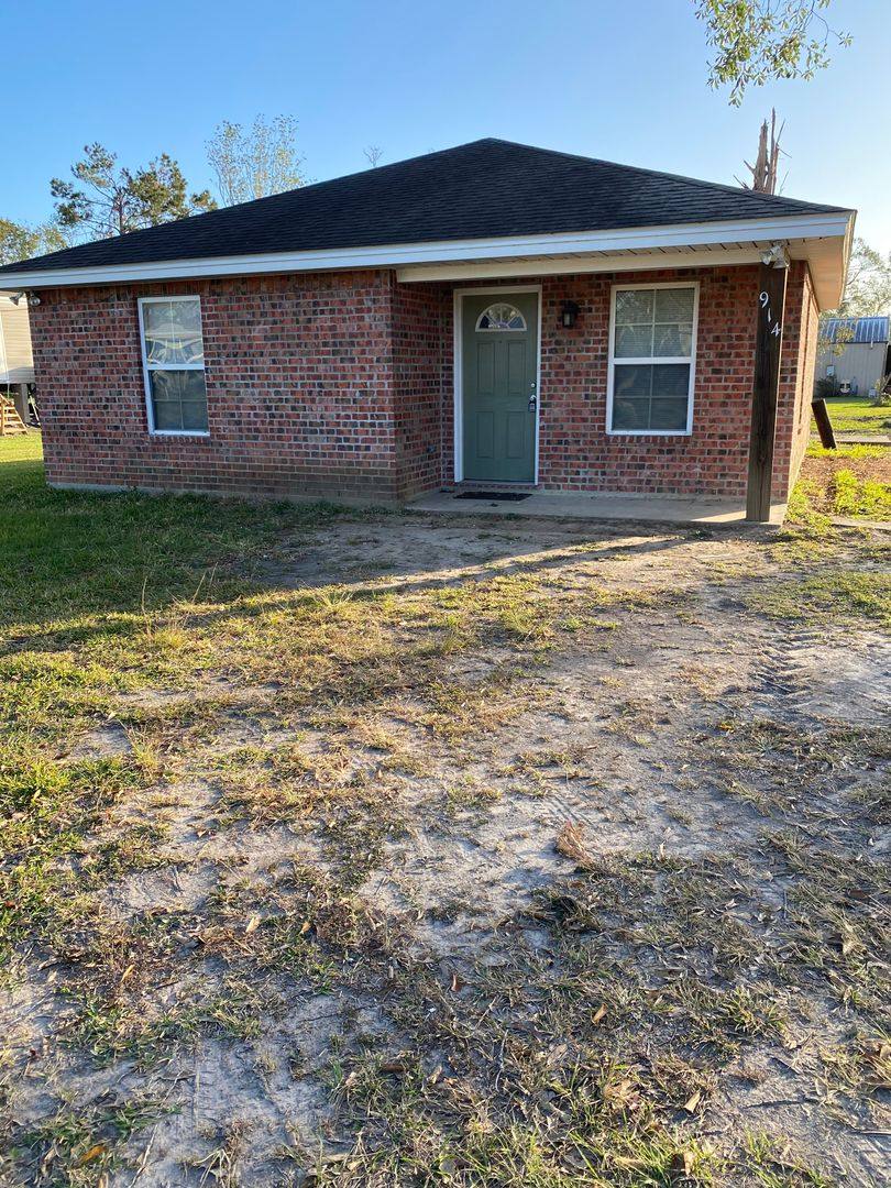 House for rent at 914 Live Oak, Sulphur, LA 70663