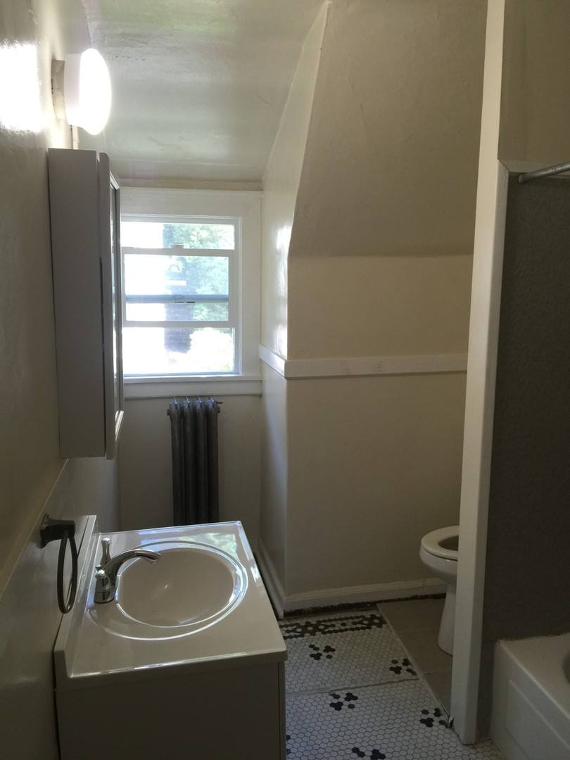 Apartment for rent at 2211 NE 50th St, Seattle, WA 98105