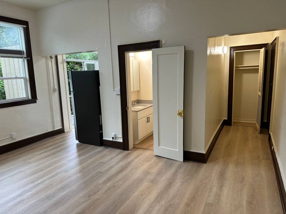 Apartment for rent at University Heights, 2211 NE 50th St, Seattle, WA 98105