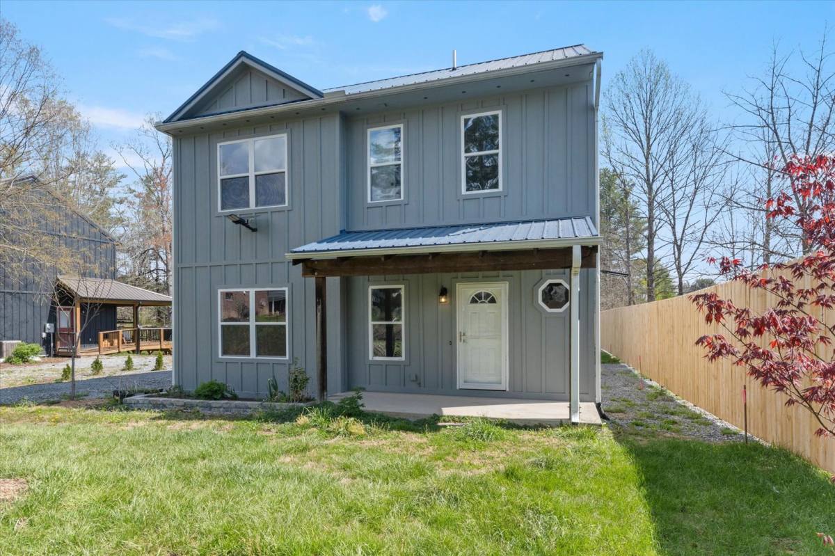 House for rent at 84 Poplar St, Brevard, NC 28712