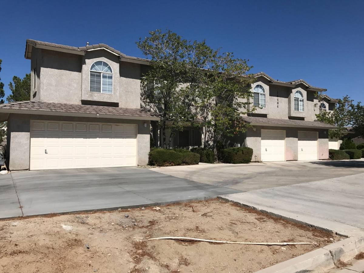 Apartment for rent at 16484 Wato Rd, Apple Valley, CA 92307