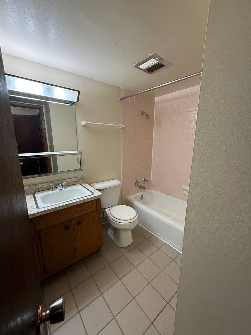Apartment for rent at 5414 58th Ave, Kenosha, WI 53144