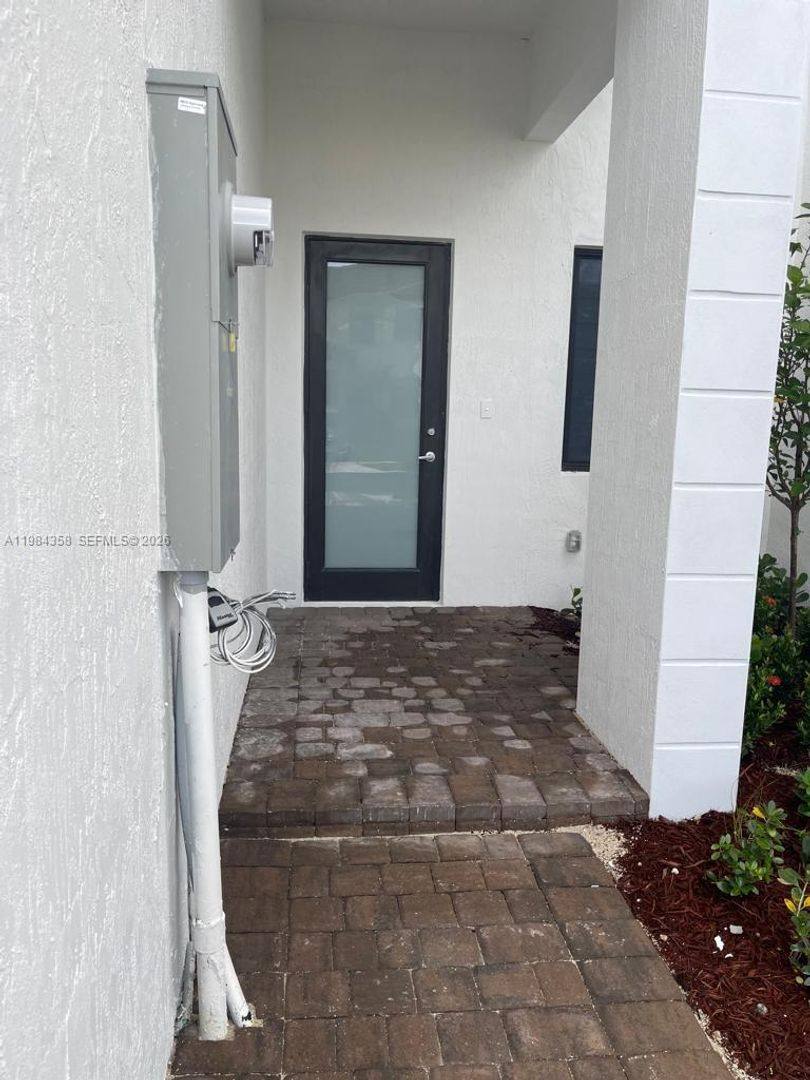 Townhouse for rent at 13637 SW 157th Place, Miami, FL 33196