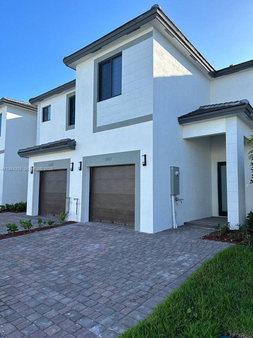 Townhouse for rent at 13637 SW 157th Place, Miami, FL 33196