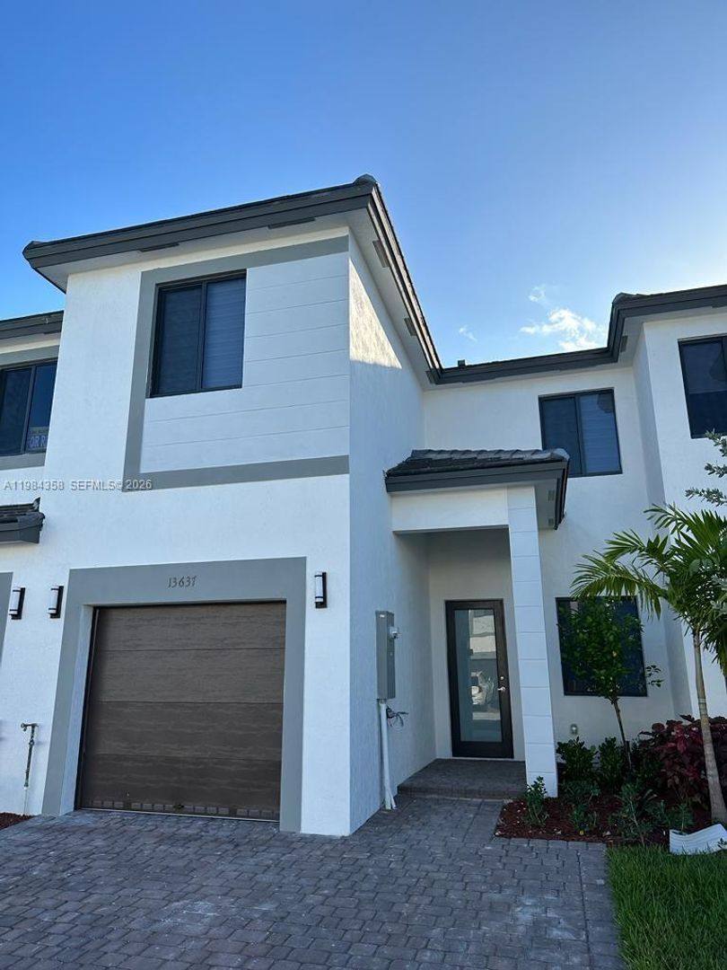 Townhouse for rent at 13637 SW 157th Place, Miami, FL 33196