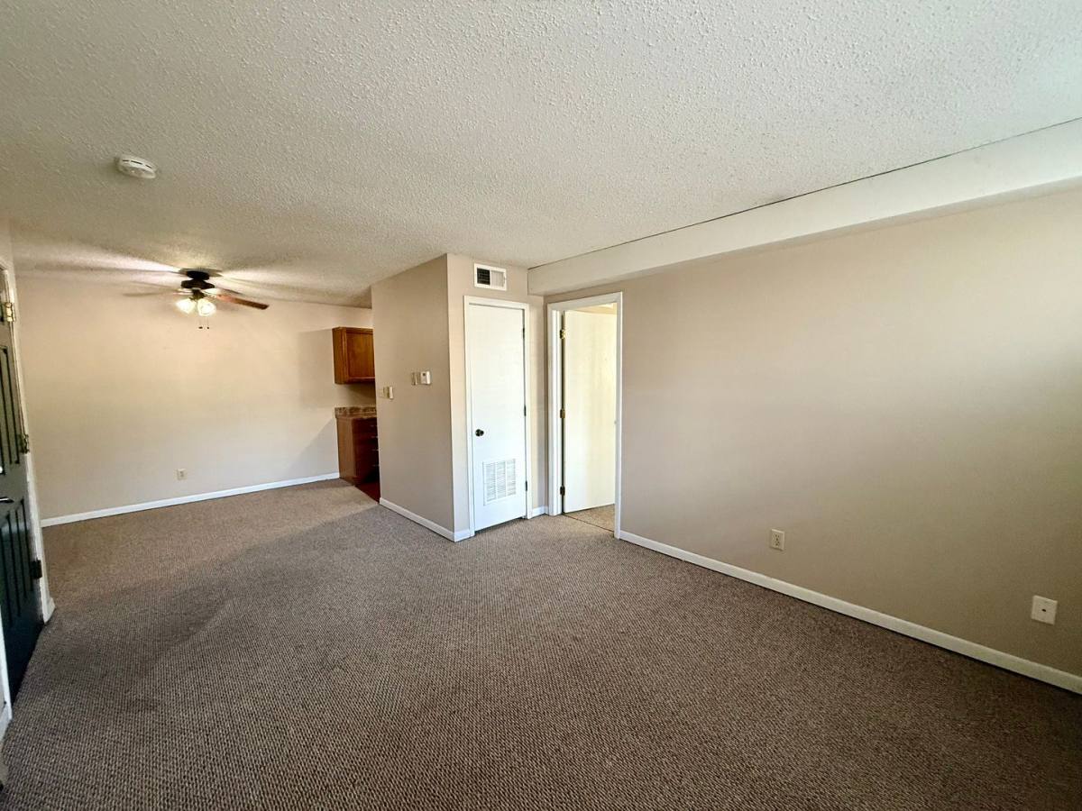 Apartment for rent at 1010 N Walnut, Maryville, MO 64468