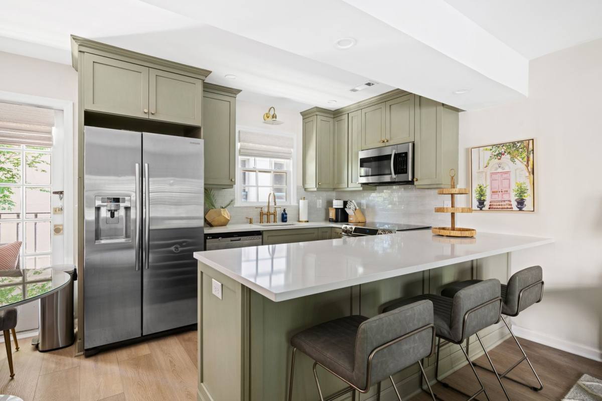 Townhouse for rent at 15 Horlbeck Alley #C-2, Charleston, SC 29401