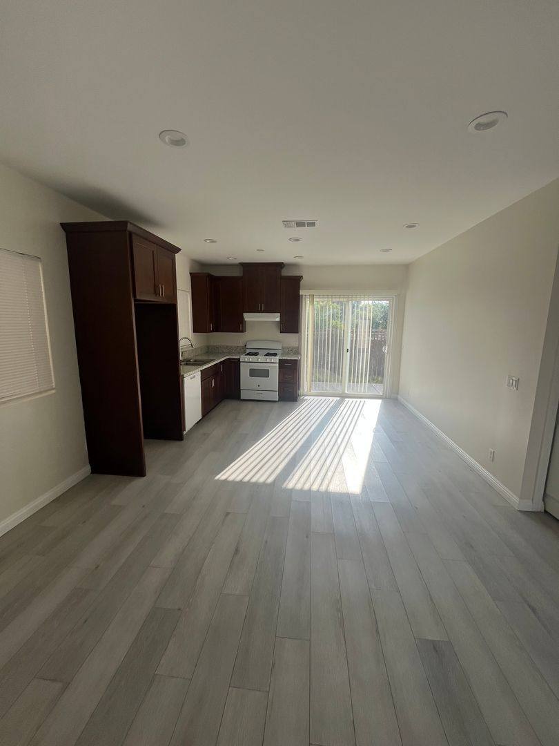 Apartment for rent at 1424 Encino Ave, Monrovia, CA 91016