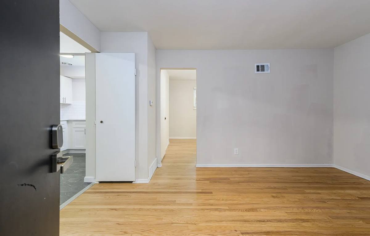 Apartment for rent at 2000-2004 Bellevue, Saint Louis, MO 63143