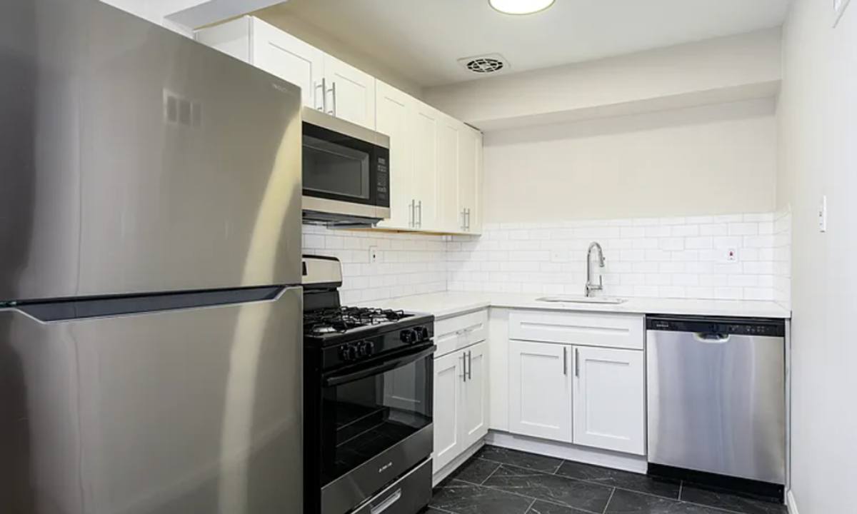 Apartment for rent at 2000-2004 Bellevue, Saint Louis, MO 63143