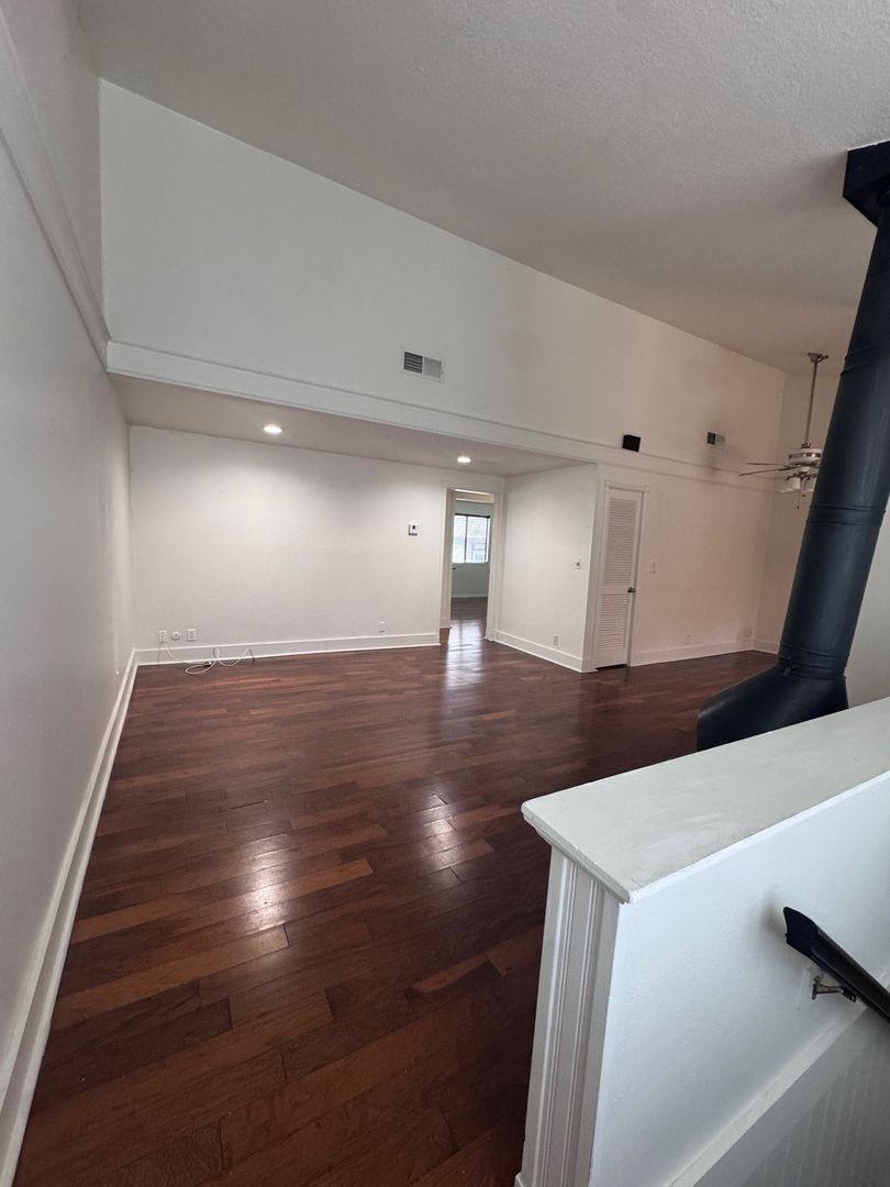 Townhouse for rent at 5321 Colodny Dr #8, Agoura Hills, CA 91301