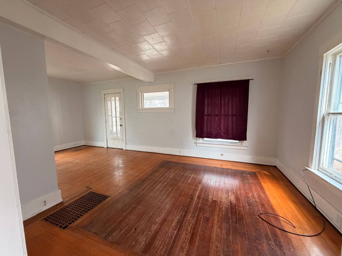 Apartment for rent at 1239 6th Ave N, Fort Dodge, IA 50501