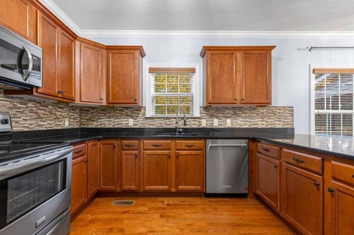 House for rent at 7160 Neville Dr, Ooltewah, TN 37363