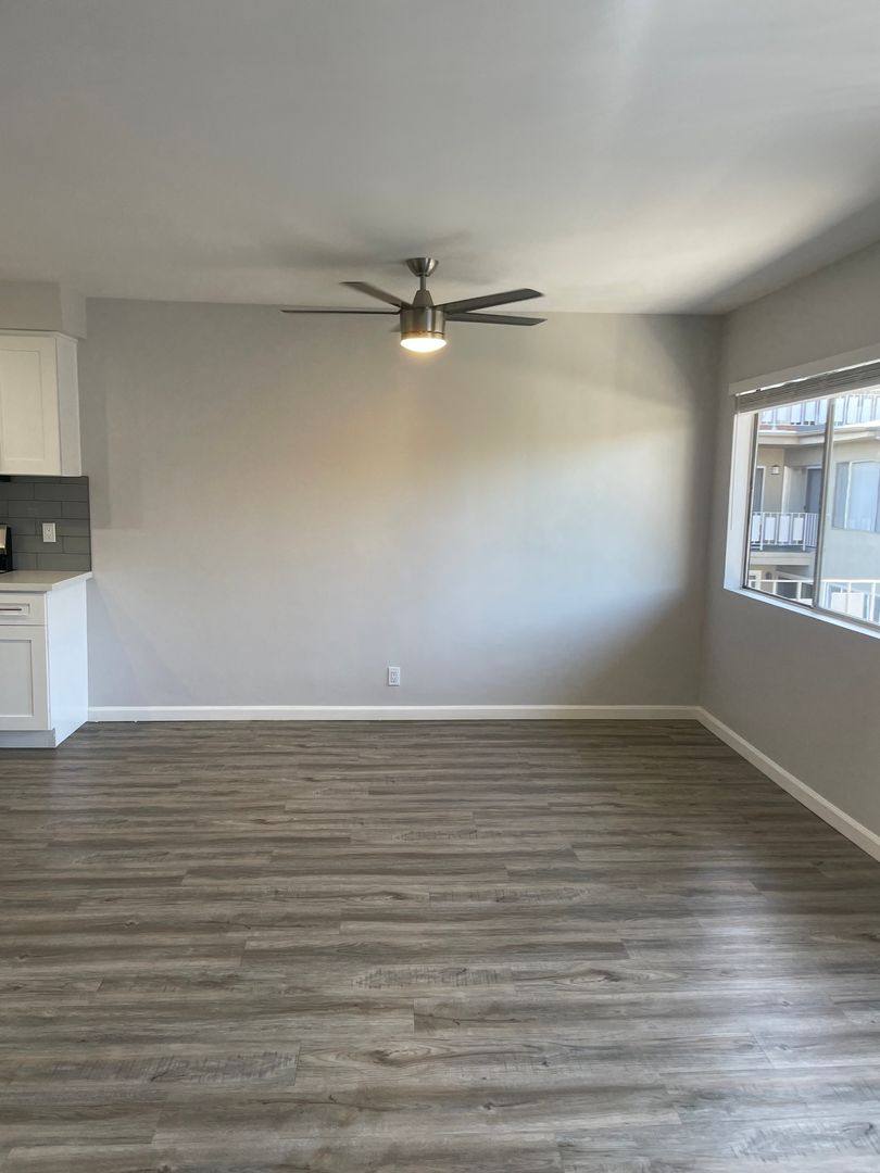 Apartment for rent at 330 N Crescent Dr, Beverly Hills, CA 90210