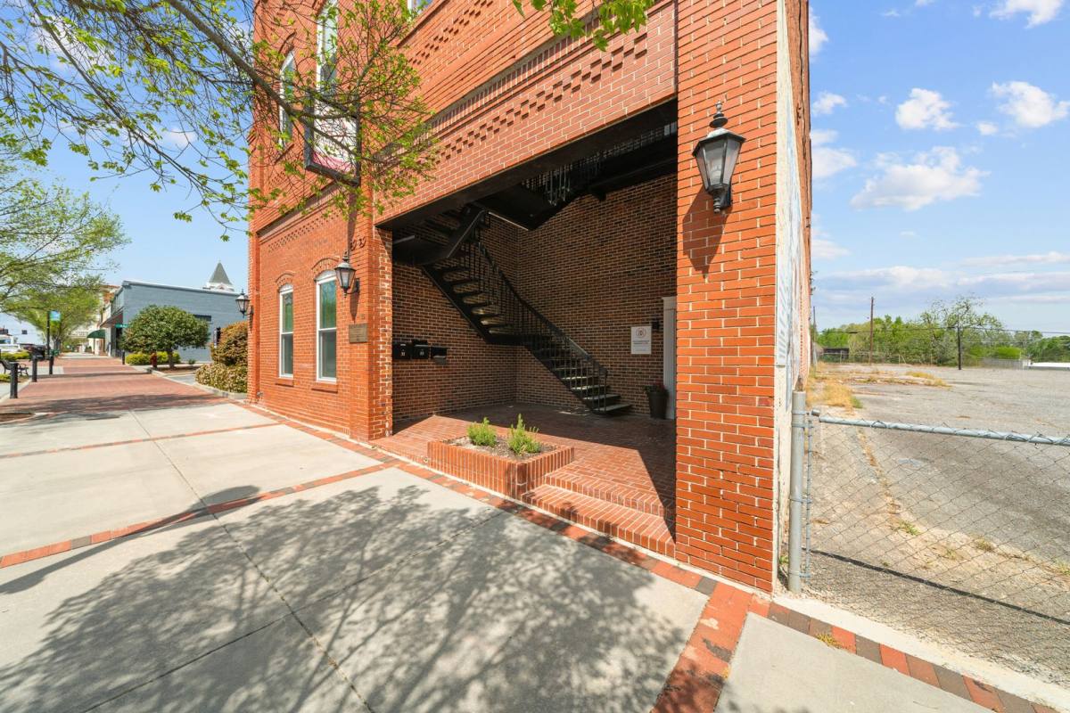 Apartment for rent at 53 E Main St, Statesboro, GA 30458