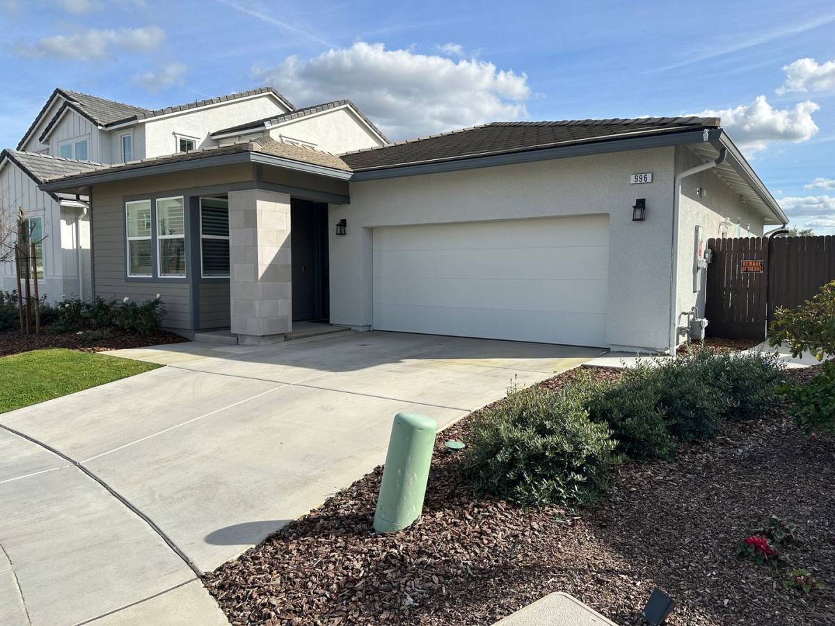 House for rent at 996 Ponderosa Way W, Madera, CA 93636