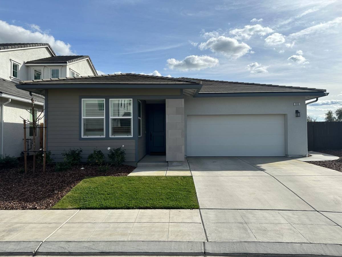House for rent at 996 Ponderosa Way W, Madera, CA 93636