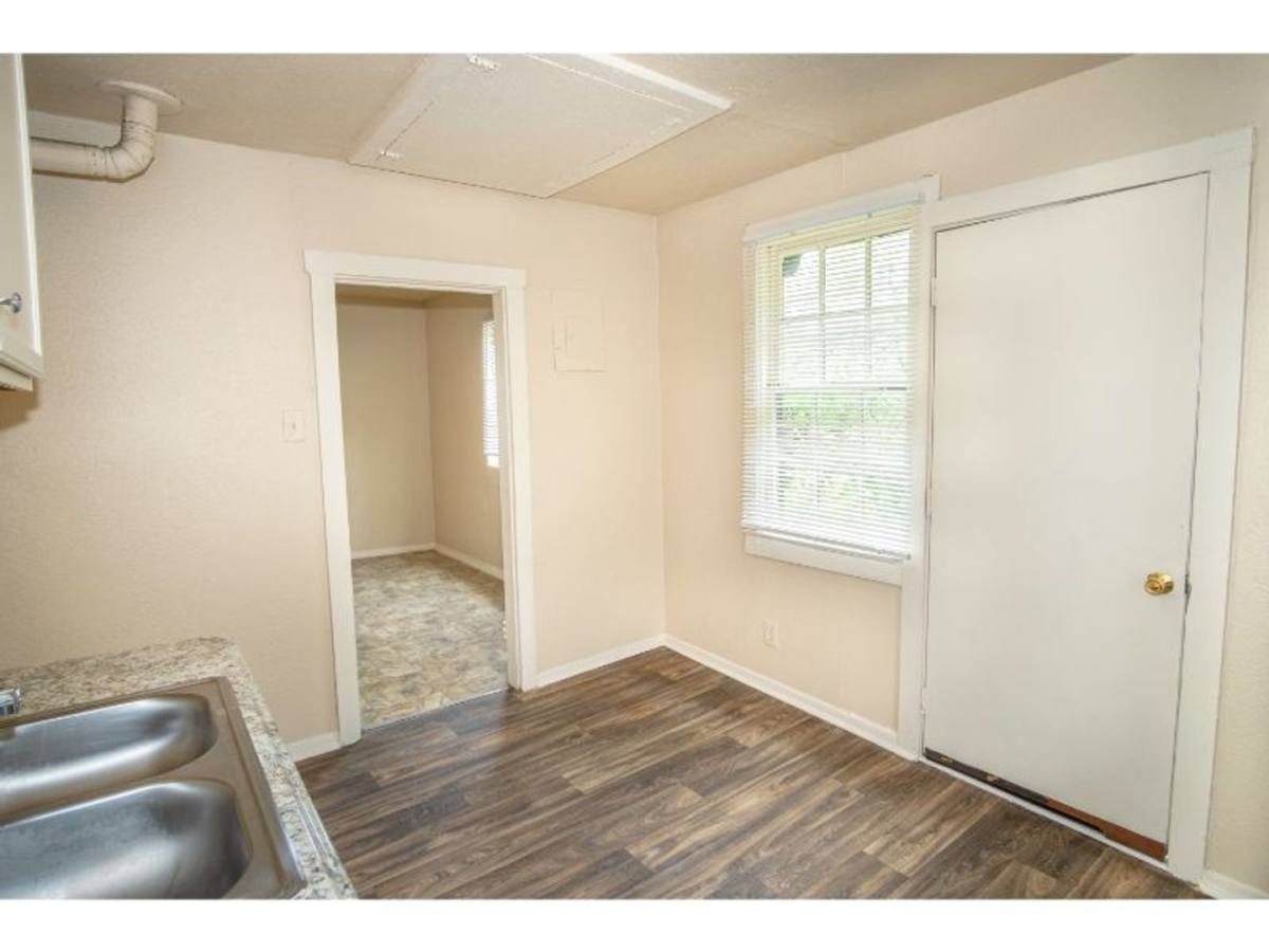 House for rent at 512 Bee St, San Antonio, TX 78208