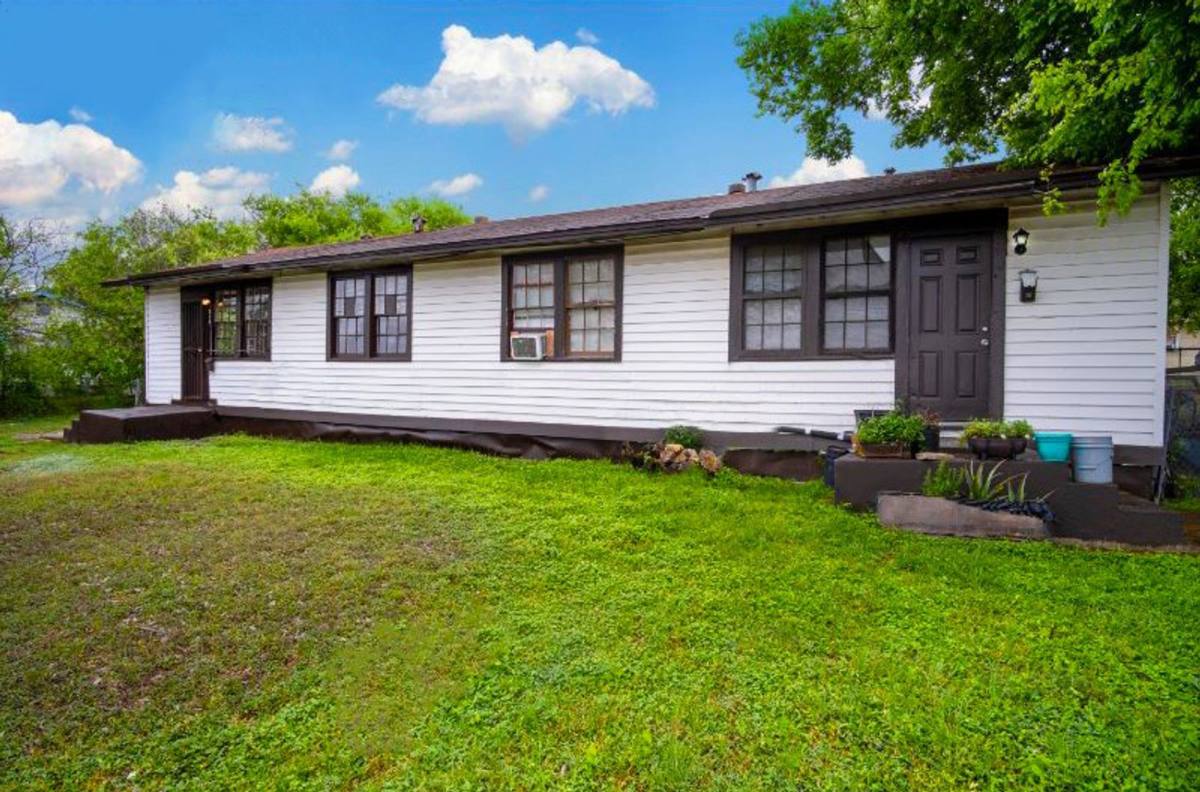 House for rent at 512 Bee St, San Antonio, TX 78208