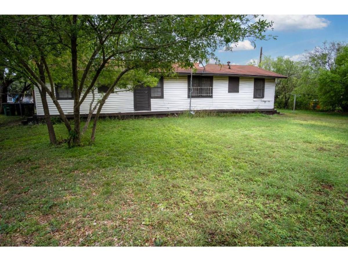 House for rent at 514 Bee St, San Antonio, TX 78208