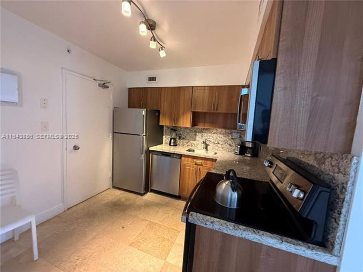 Apartment for rent at 5101 Collins Ave Appt 12T, Miami Beach, FL 33140