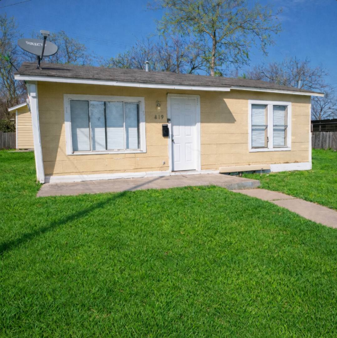 House for rent at 819 Larry, San Antonio, TX 78202