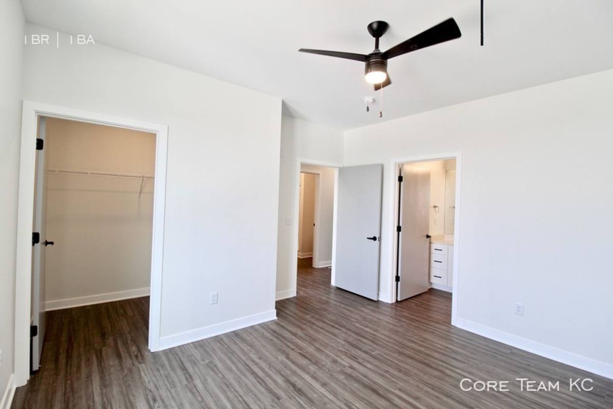 Apartment for rent at 222 W 75th St, Kansas City, MO 64114