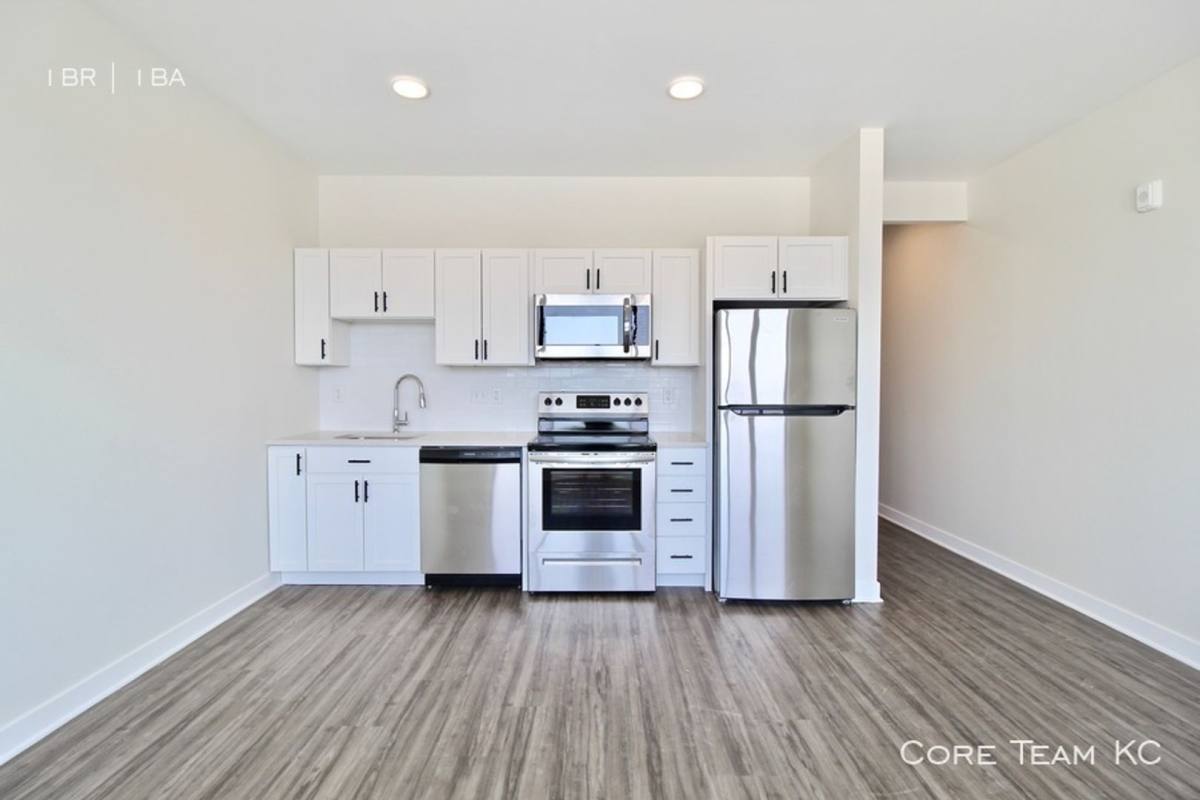 Apartment for rent at 222 W 75th St, Kansas City, MO 64114